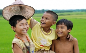 Tập tự vấn và đặt mình vào vị trí người khác 